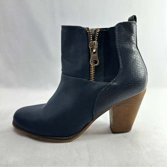 Aldo Booties Blue Casual Elegant Statement Sleek Trendy Faux Leather Versatile - Picture 6 of 8